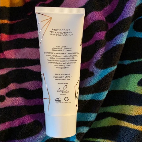 Kim Kardashian BODY LOTION - Picture 2 of 2